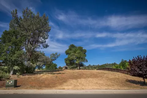1875 Lakeside Dr, Redding, CA 96001 photo 1