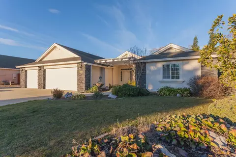3070 Rush Creek Ct, Redding, CA 96002 photo 2