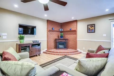 4634 Castle Ct, Redding, CA 96001 photo 4