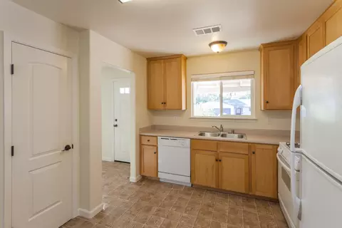4415 Melody Ln, Redding, CA 96001 photo 6