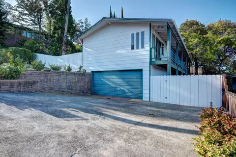 3340 Oakwood Pl, Redding, CA 96001 photo 1