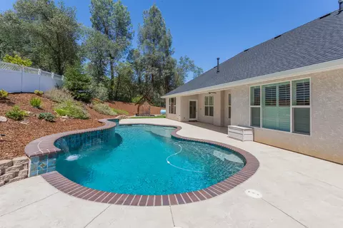 10320 White Star Dr, Redding, CA 96001 photo 2