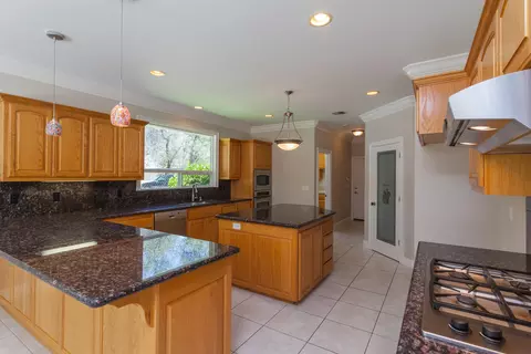 10320 White Star Dr, Redding, CA 96001 photo 4