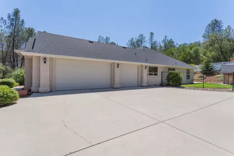 10320 White Star Dr, Redding, CA 96001 photo 3