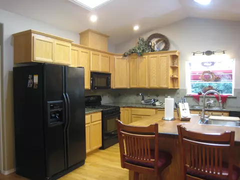 1390 Lakeside Dr, Redding, CA 96001 photo 5