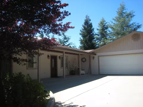 1390 Lakeside Dr, Redding, CA 96001 photo 1