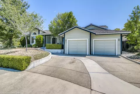 1469 White Water Cir, Redding, CA 96003 photo 2