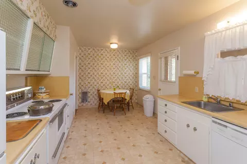 1055 Redbud Dr, Redding, CA 96001 photo 9