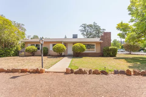 1055 Redbud Dr, Redding, CA 96001 photo 1