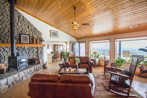 13835 Green Mountain Trl, Redding, CA 96003 photo 3