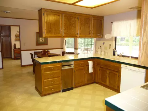 2526 Phil Ct, Redding, CA 96002 photo 9