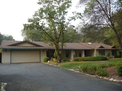 2526 Phil Ct, Redding, CA 96002 photo 1