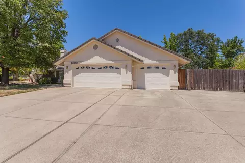 1300 Carla Cir, Redding, CA 96003 photo 1