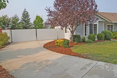 3396 Old Lantern Dr, Redding, CA 96003 photo 2