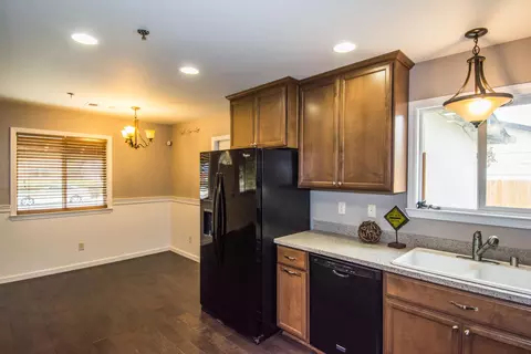 2128 Comet St, Redding, CA 96002 photo 7