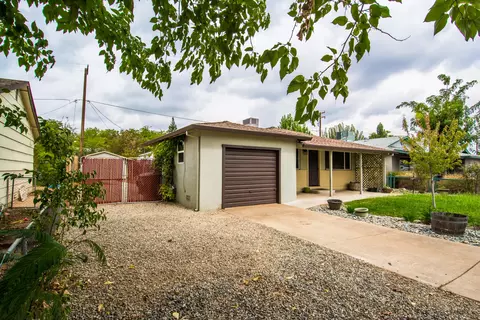 2128 Comet St, Redding, CA 96002 photo 2