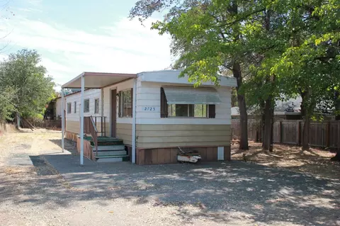 2725 Oxford Rd, Redding, CA 96002 photo 1