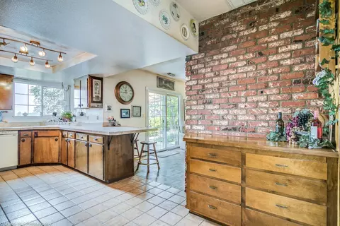 3655 Elizabeth Way, Redding, CA 96001 photo 7
