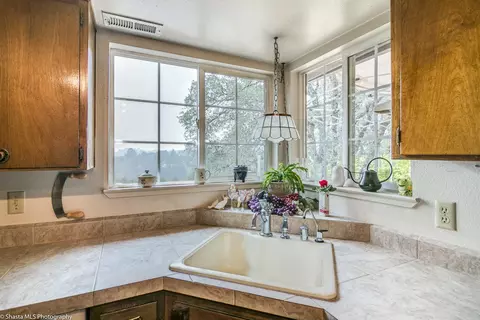 3655 Elizabeth Way, Redding, CA 96001 photo 6