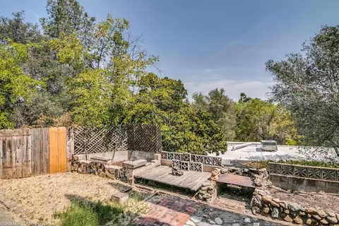 2225 Vista Ave, Redding, CA 96001 photo 2