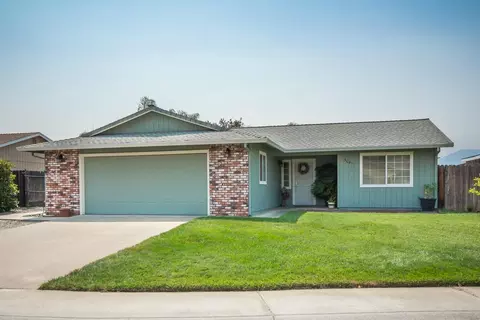 3041 Seminole Dr, Redding, CA 96001 photo 1