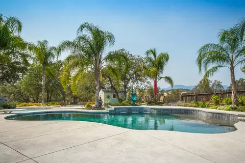3041 Seminole Dr, Redding, CA 96001 photo 2