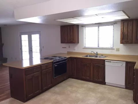 2536 Velia St, Redding, CA 96002 photo 3