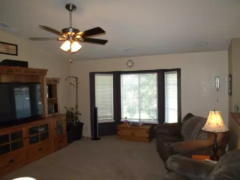 2541 Viking Way, Redding, CA 96003 photo 4