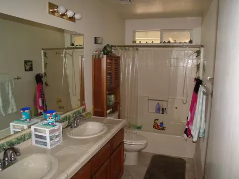 2541 Viking Way, Redding, CA 96003 photo 14