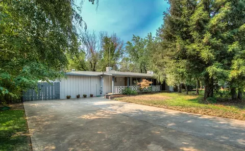 3187 Sacramento Dr, Redding, CA 96001 photo 1