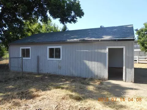 8122 Green Acres Ln, Redding, CA 96002 photo 2
