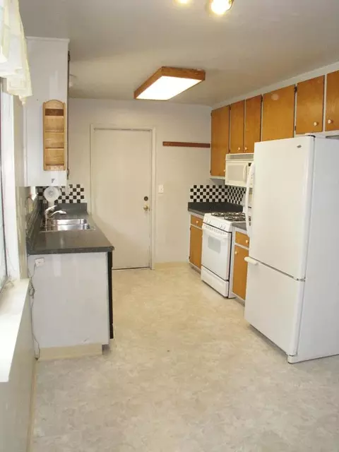 2172 Solar Way, Redding, CA 96002 photo 4