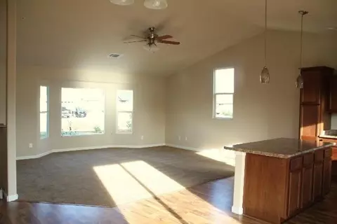 7186 Daybreak Ct, Redding, CA 96001 photo 2