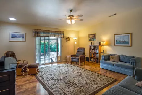 2133 Wicklow St, Redding, CA 96001 photo 2
