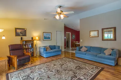 2133 Wicklow St, Redding, CA 96001 photo 3