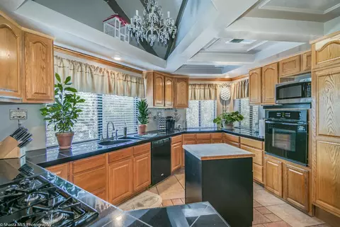 17359 Pittim Dr, Redding, CA 96003 photo 3