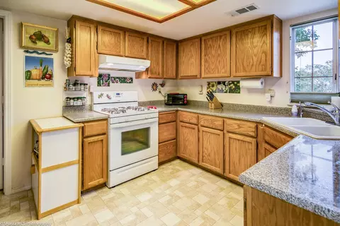2992 Seminole Dr, Redding, CA 96001 photo 2