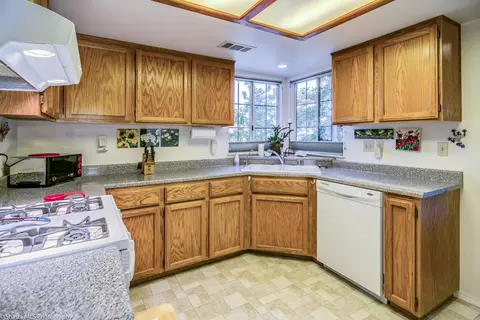 2992 Seminole Dr, Redding, CA 96001 photo 3
