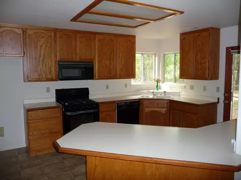 511 Olympic St, Redding, CA 96003 photo 3