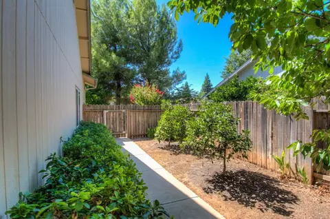 1984 Catherine Way, Redding, CA 96002 photo 32
