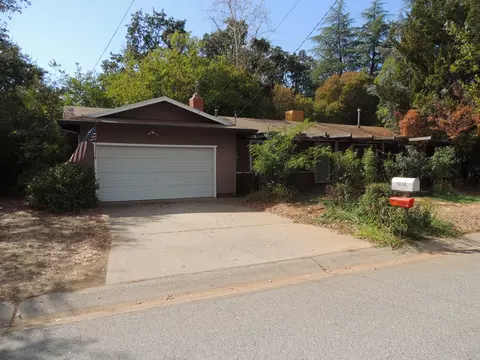 5038 Debbie Ln, Redding, CA 96002 photo 1