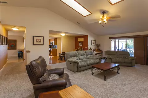 2290 Cumberland Dr, Redding, CA 96001 photo 9