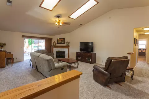 2290 Cumberland Dr, Redding, CA 96001 photo 8