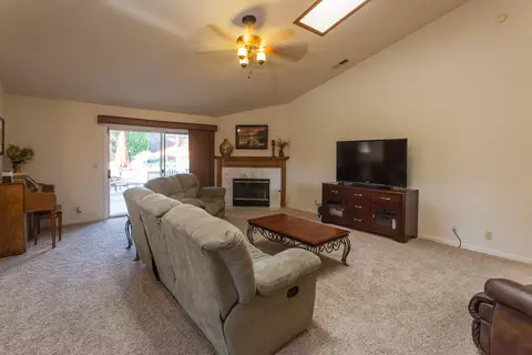 2290 Cumberland Dr, Redding, CA 96001 photo 12