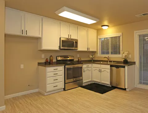 6979 Irving Rd, Redding, CA 96001 photo 2