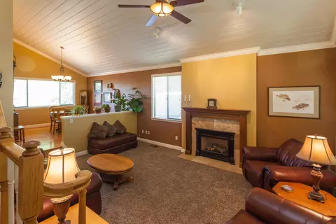 1631 El Capitan Dr, Redding, CA 96001 photo 6