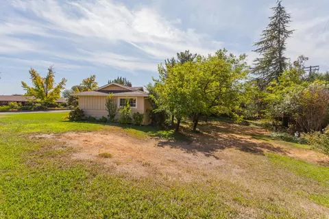 3355 Scenic Dr, Redding, CA 96001 photo 2