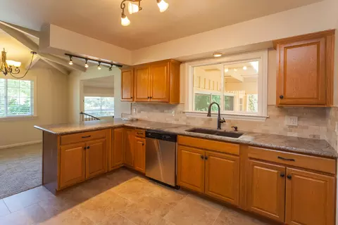 3355 Scenic Dr, Redding, CA 96001 photo 15