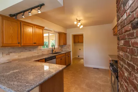 3355 Scenic Dr, Redding, CA 96001 photo 14