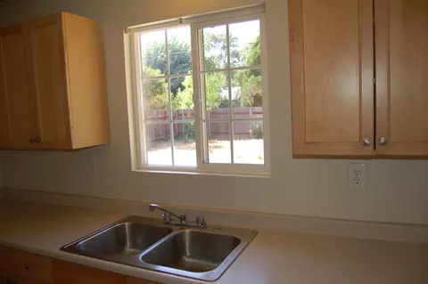 3119 Aster St, Anderson, CA 96007 photo 4